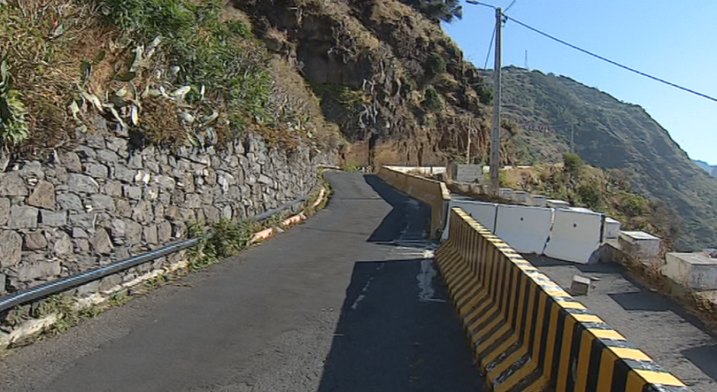 Imagem de Duas estradas encerradas