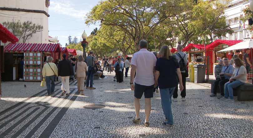 Imagem de Turistas salvaram as vendas (vídeo)