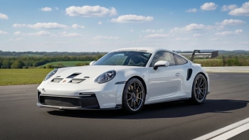 Imagem de Paulo Domingos com um Porsche 992 GT3