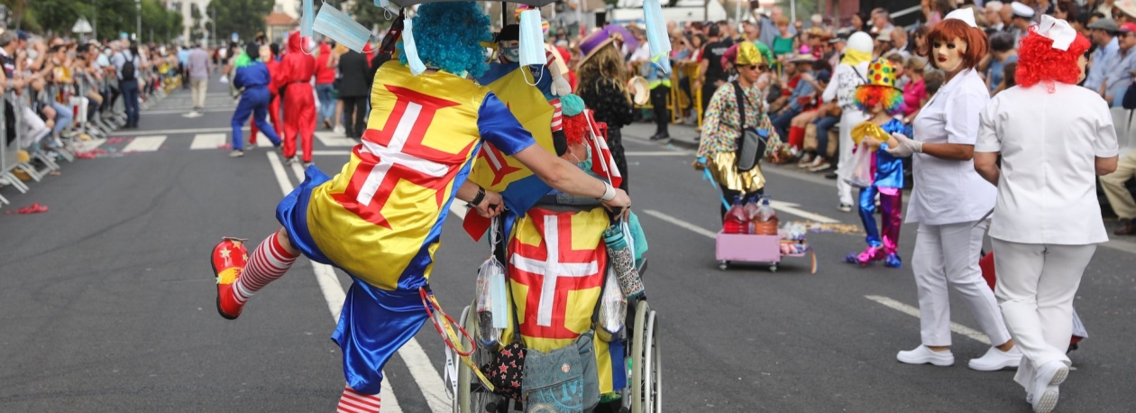 Imagem de Cortejo Trapalhão anima a baixa do Funchal (áudio)
