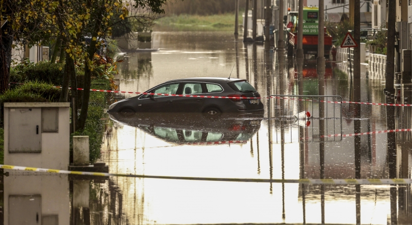 Imagem de Baixa de Alcácer do Sal outra vez inundada com subida do Rio Sado