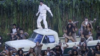 Imagem de Republicanos pedem multas e prisão para Bad Bunny pelo espetáculo no Super Bowl