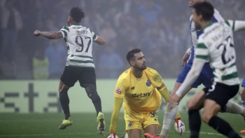 Imagem de Golo de Suárez aos 90+10 mantém Sporting a quatro pontos do FC Porto