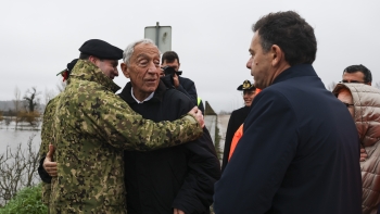 Imagem de Primeiro-ministro admite novas ruturas no dique junto a Coimbra