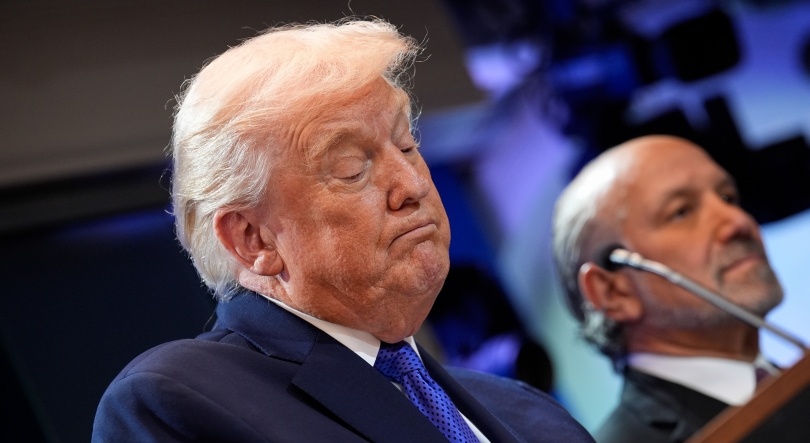 Imagem de Trump anuncia aumento da nova taxa global de 10% para 15%