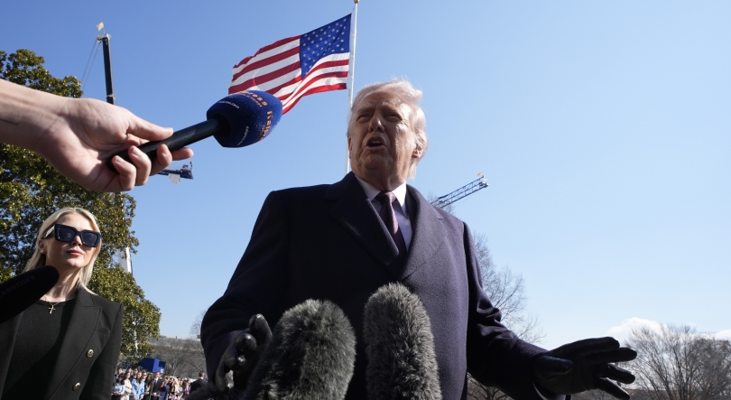 Imagem de Eleitores e democratas exigem testemunho do casal Trump