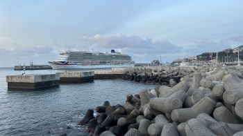 Imagem de Porto do Funchal com movimento de sete mil pessoas