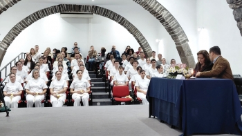 Imagem de Quarenta alunos vestiram pela primeira vez a farda branca (áudio)