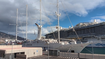 Imagem de Wind Star ainda não conseguiu atracar na Madeira
