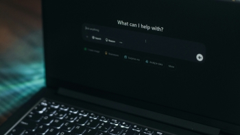 Imagem de Benefícios e prejuízos do uso da IA nas escolas em debate (vídeo)