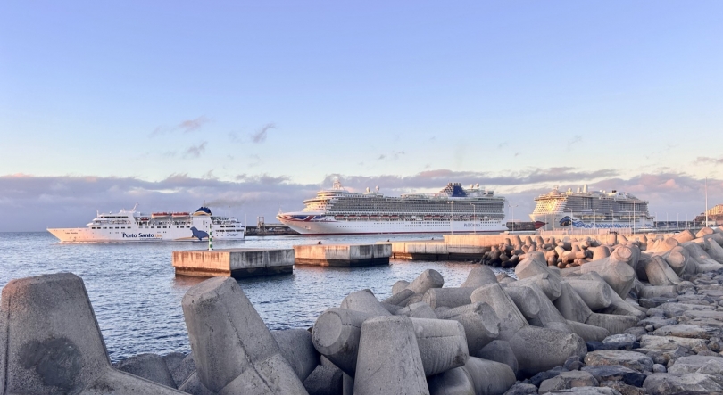 Imagem de Dia muito movimentado no Porto do Funchal