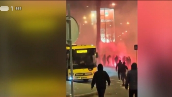 Imagem de Adeptos do Benfica e Sporting detidos após confrontos ouvidos em separado