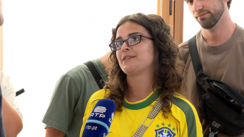 Imagem de Obrigação de voto presencial provoca críticas no estrangeiro (vídeo)