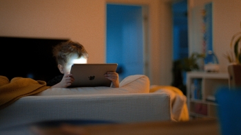 Imagem de Tempo de ecrã não deve ultrapassar as três horas diárias (áudio)