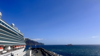 Imagem de Dia movimentado no Porto do Funchal