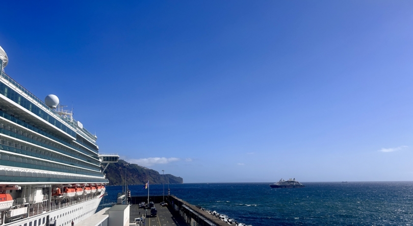 Imagem de Dia movimentado no Porto do Funchal