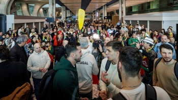 Imagem de ‘Heróis do Mar’ recebidos em festa no aeroporto do Porto (vídeo)