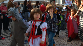 Imagem de Crianças do pré-escolar e ensino básico encheram a Avenida Arriaga (vídeo)
