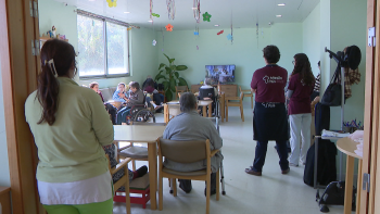 Imagem de 60 jovens ajudam a comunidade do Porto da Cruz (vídeo)