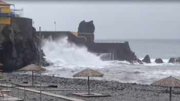 Imagem de Turista de 59 anos morre arrastado pelo mar na Ponta do Sol