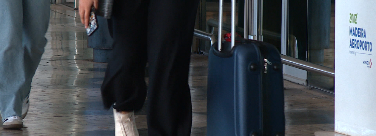 Imagem de Alunos madeirenses já têm acesso ao programa estudante insular (vídeo)