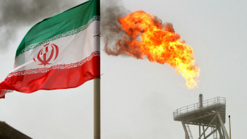 Imagem de Petroleiro dos EUA abordado por barcos iranianos no estreito de Ormuz