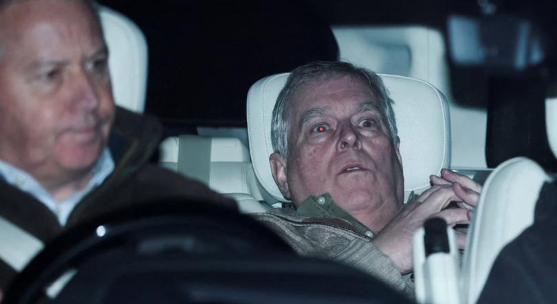 Imagem de Ex-príncipe britânico André abandona esquadra onde esteve detido