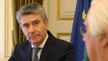 Imagem de José Luís Carneiro reelege-se na liderança do PS (áudio)