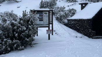 Imagem de Neve caiu durante a noite e a manhã (vídeo)