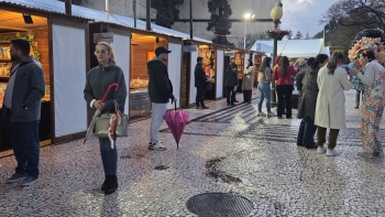 Imagem de Mau tempo adia abertura oficial da Feira do Livro do Funchal (vídeo)
