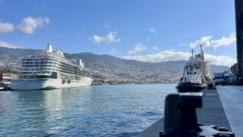 Imagem de Dois cruzeiros de luxo no Funchal