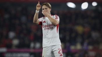 Imagem de Benfica vence em Barcelos com golo de Schjelderup