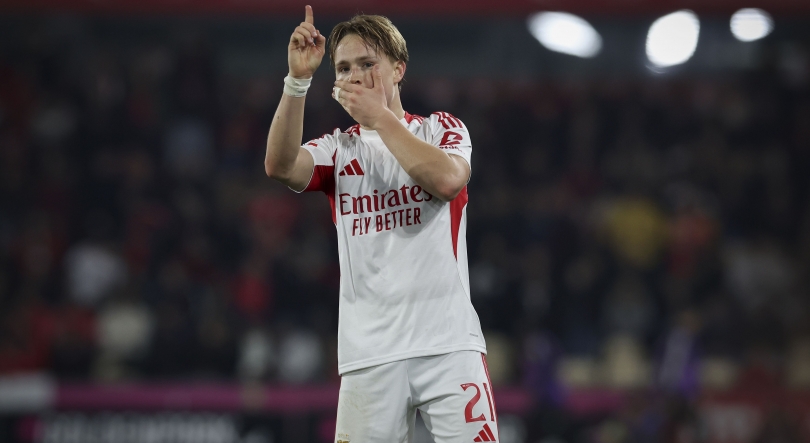 Imagem de Benfica vence em Barcelos com golo de Schjelderup