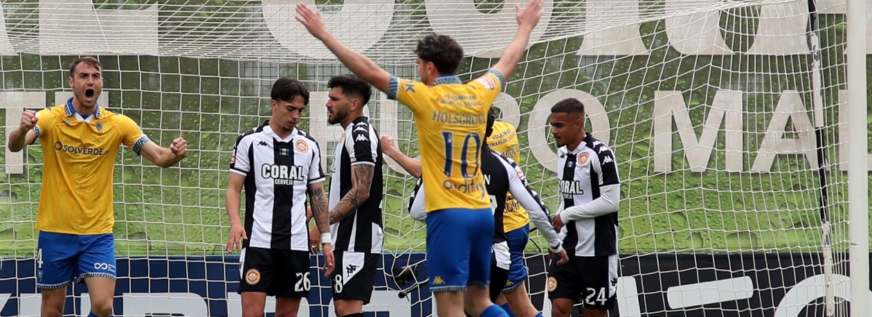 Imagem de Nacional perde em casa com o Estoril