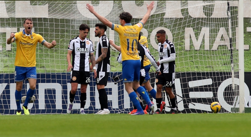 Imagem de Nacional perde em casa com o Estoril