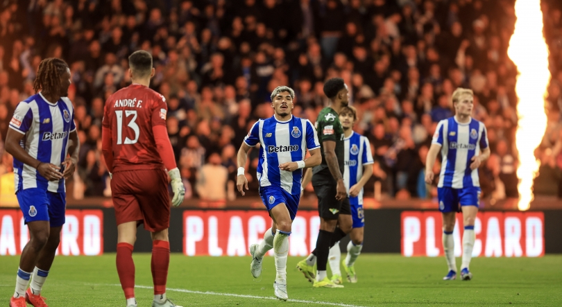 Imagem de FC Porto bate Moreirense em jogo de sentido único