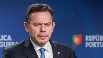 Imagem de Montenegro nega intenção de esconder informação e divulga 13 clientes da Spinumviva