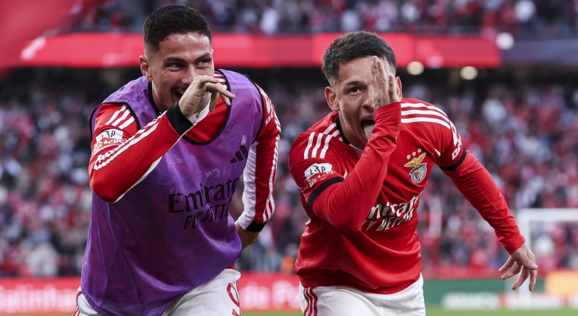 Imagem de Benfica vence Vitória e ‘rouba’ o 2.º lugar ao Sporting