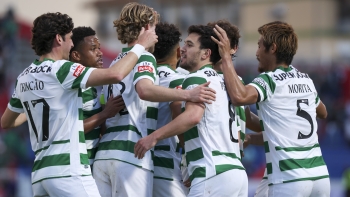 Imagem de Sporting volta ao 2.º lugar com goleada em Alverca