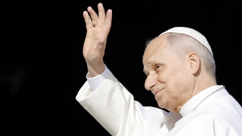 Imagem de Papa Leão XIV alerta para os riscos da idolatria do dinheiro