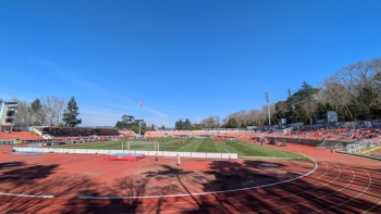 Imagem de Marítimo sofre dois golos nos descontos e perde por 3-1