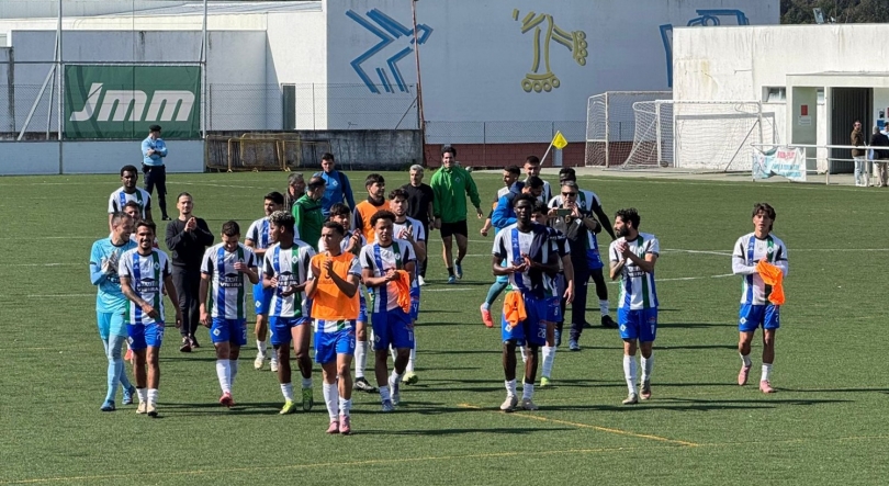 Imagem de Machico regressa às vitórias em São Martinho
