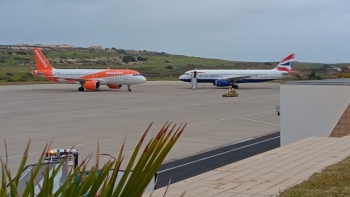 Imagem de Voos desviados para o Porto Santo deixam passageiros à espera de ligação à Madeira
