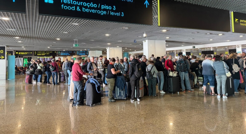 Imagem de Vento forte voltou a condicionar aeroporto pelo 2.º dia consecutivo (vídeo)