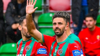 Imagem de Marítimo vence Oliveirense em jogo marcado pelo mau tempo