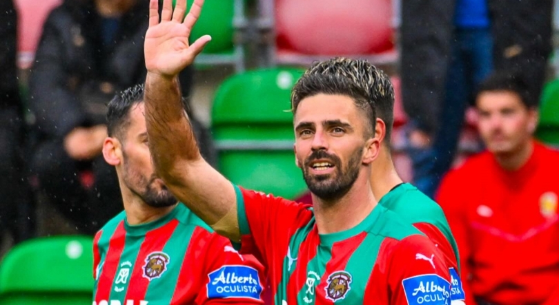 Imagem de Marítimo vence Oliveirense em jogo marcado pelo mau tempo