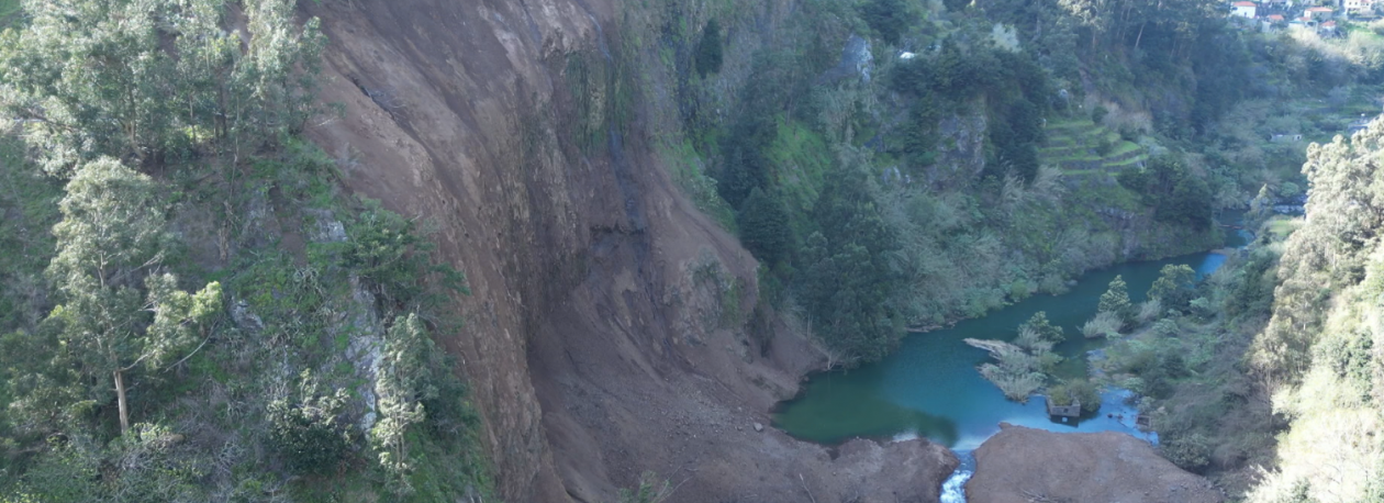 Imagem de Derrocada de grande dimensão assusta população do Curral (vídeo)