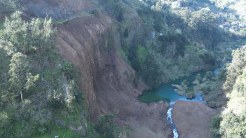 Imagem de Derrocada de grande dimensão assusta população do Curral (vídeo)