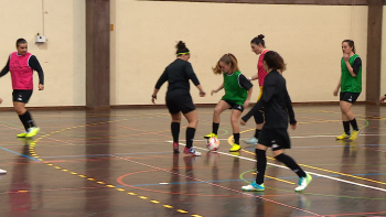 Imagem de Equipa feminina de futsal do Nacional conquistou o título só com vitórias (vídeo)