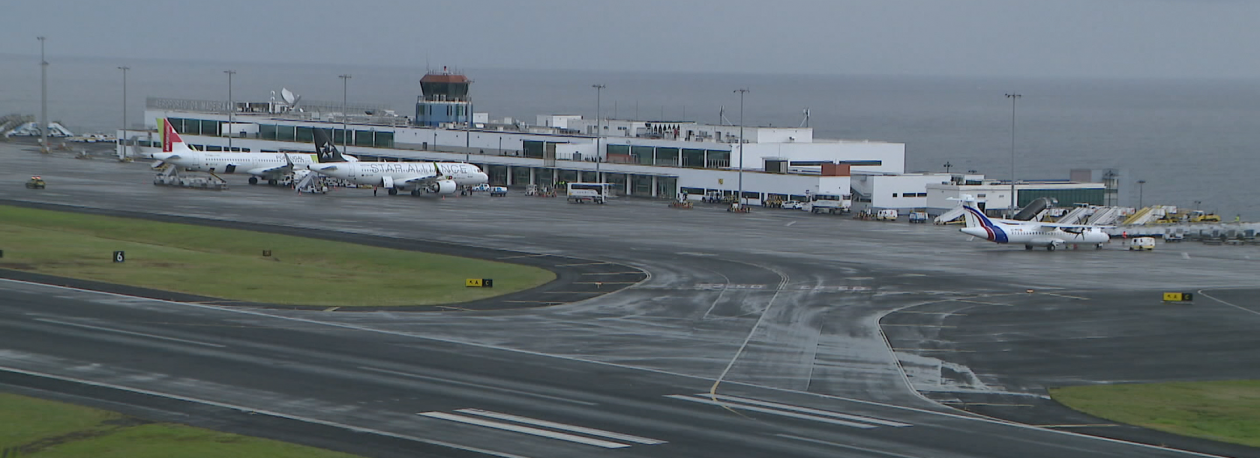 Imagem de Vento forte volta a causar cancelamentos no Aeroporto da Madeira